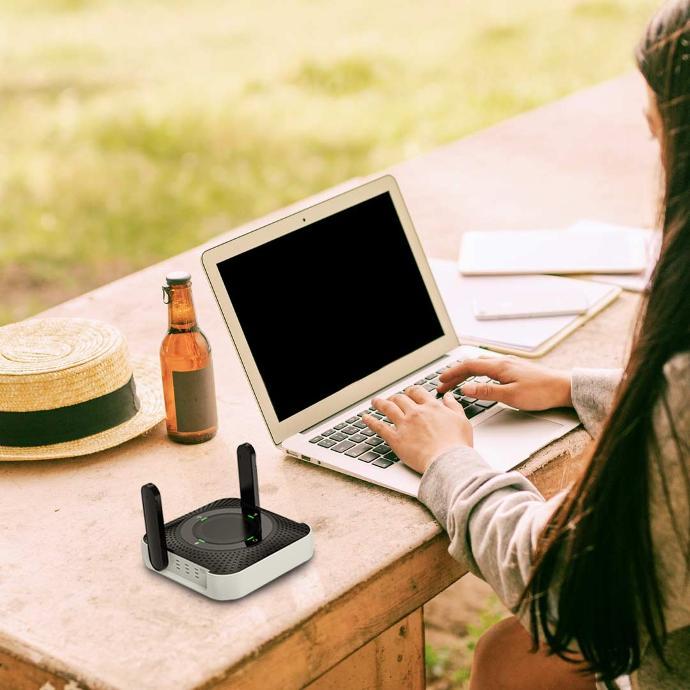 alt tag="Porodo Tools Porodo 4G  LTE Home & Outdoor Portable Router Lightweight Black"