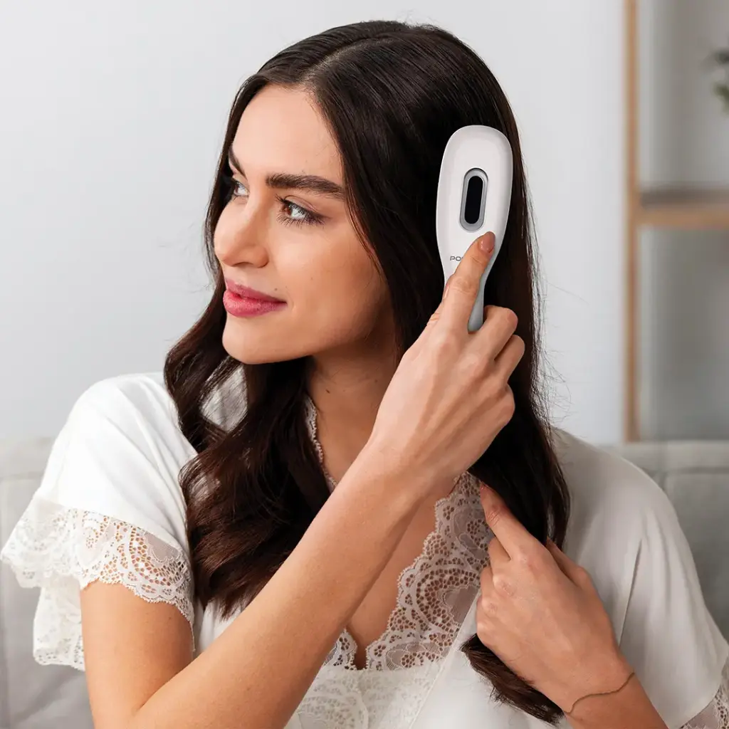 Porodo Light Therapy Scalp Massager Comb with 8mL Oil Container - White5.webp
